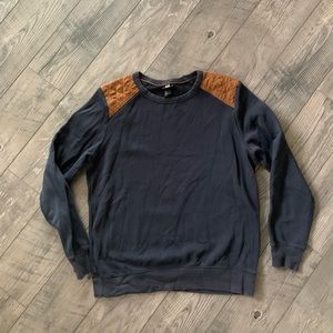 Men’s H&M crewneck sweatshirt quilted shoulders